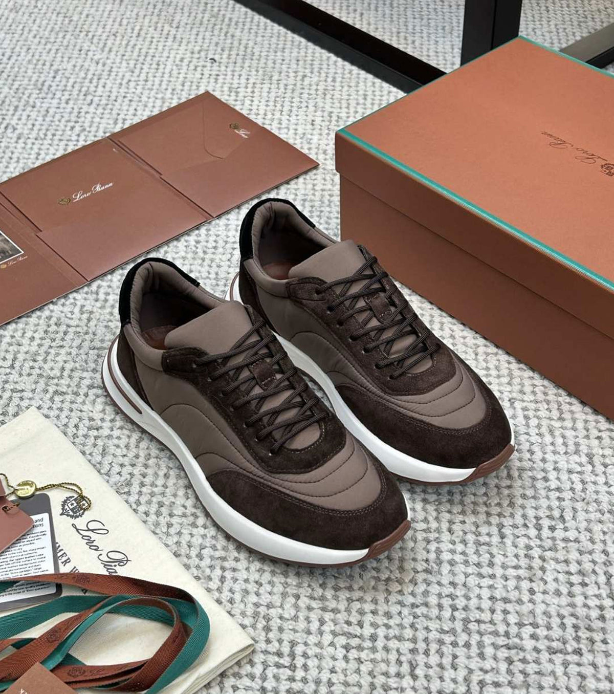 Велурени маратонки