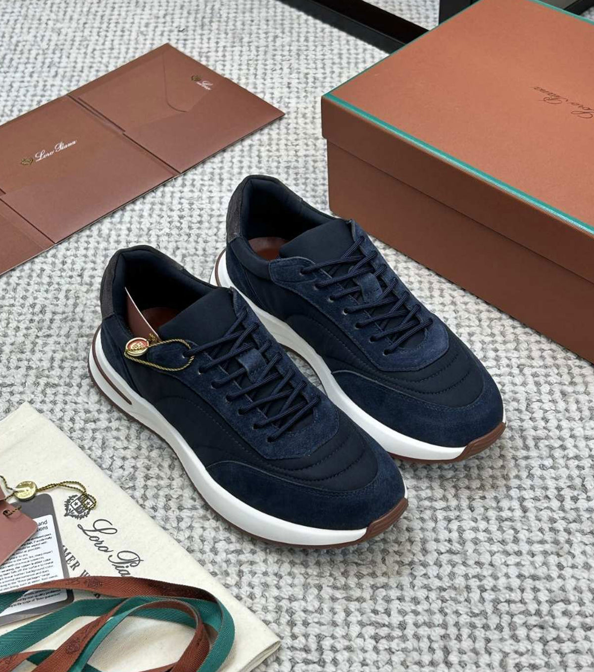 Велурени маратонки