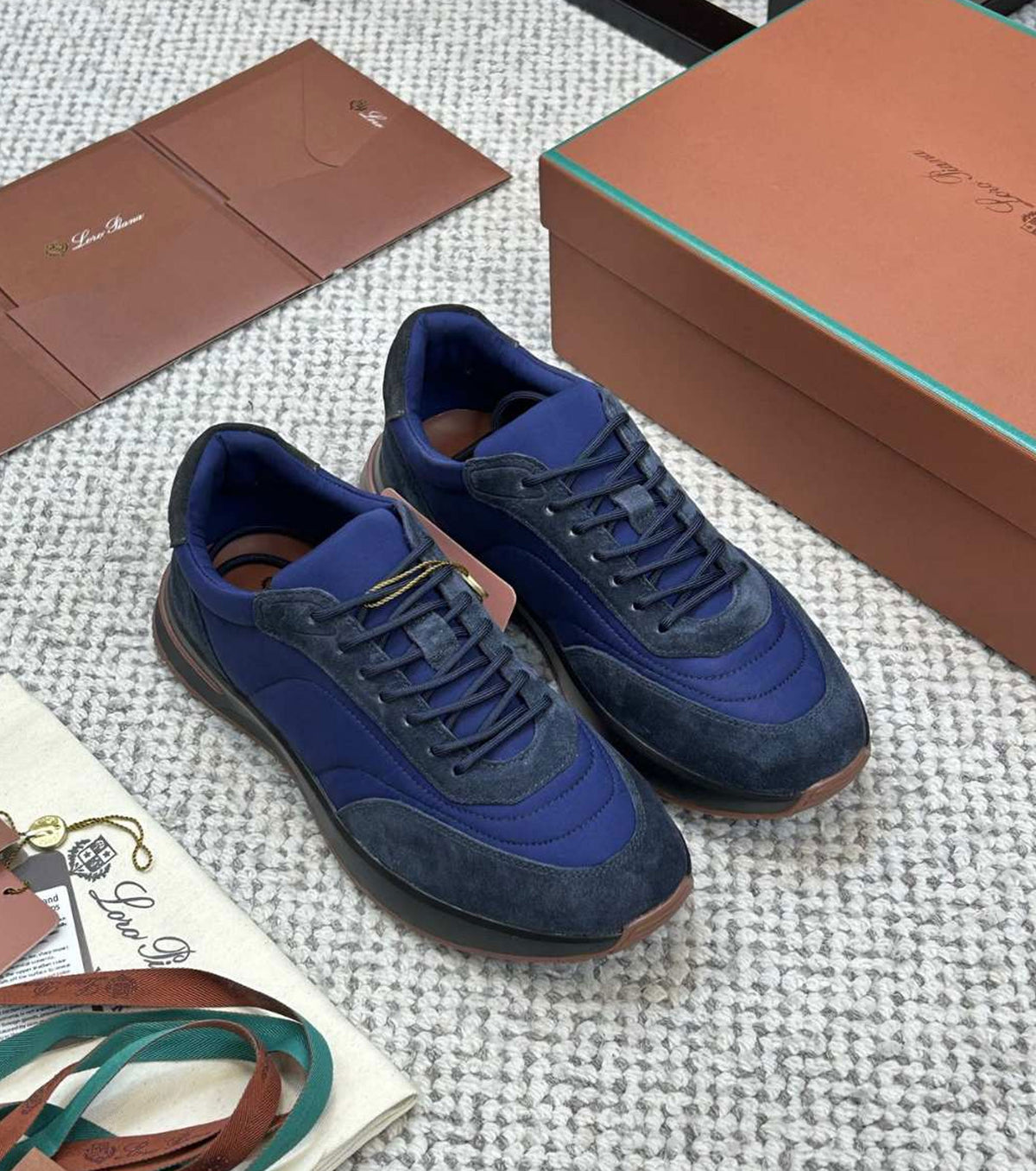 Велурени маратонки