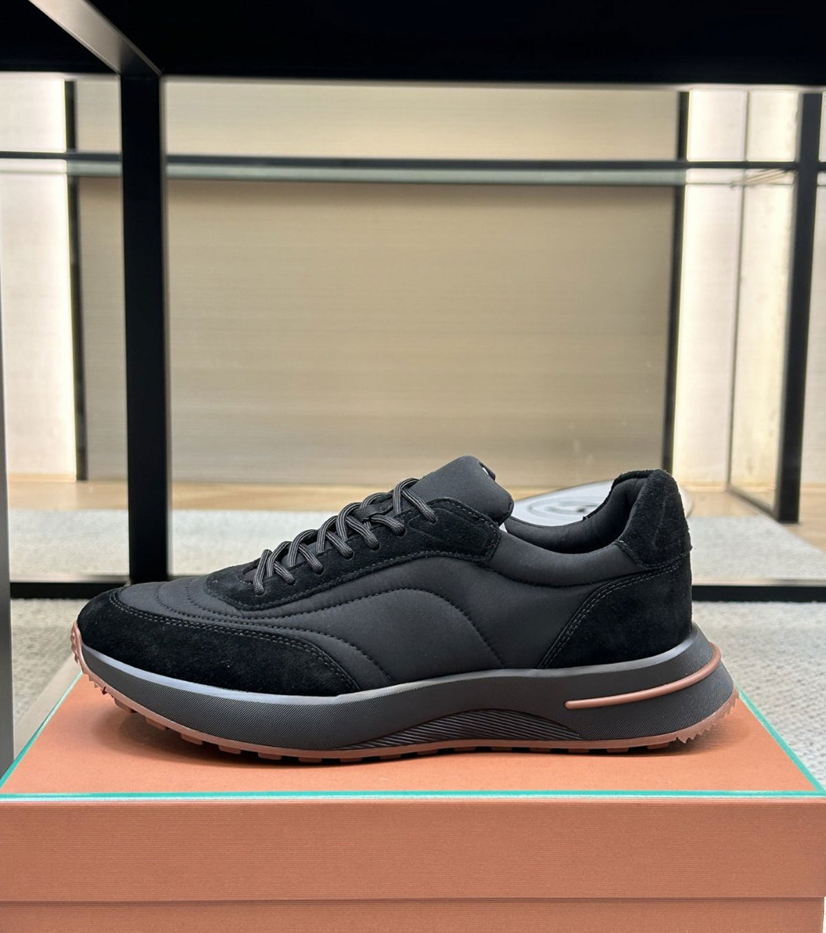 Велурени маратонки