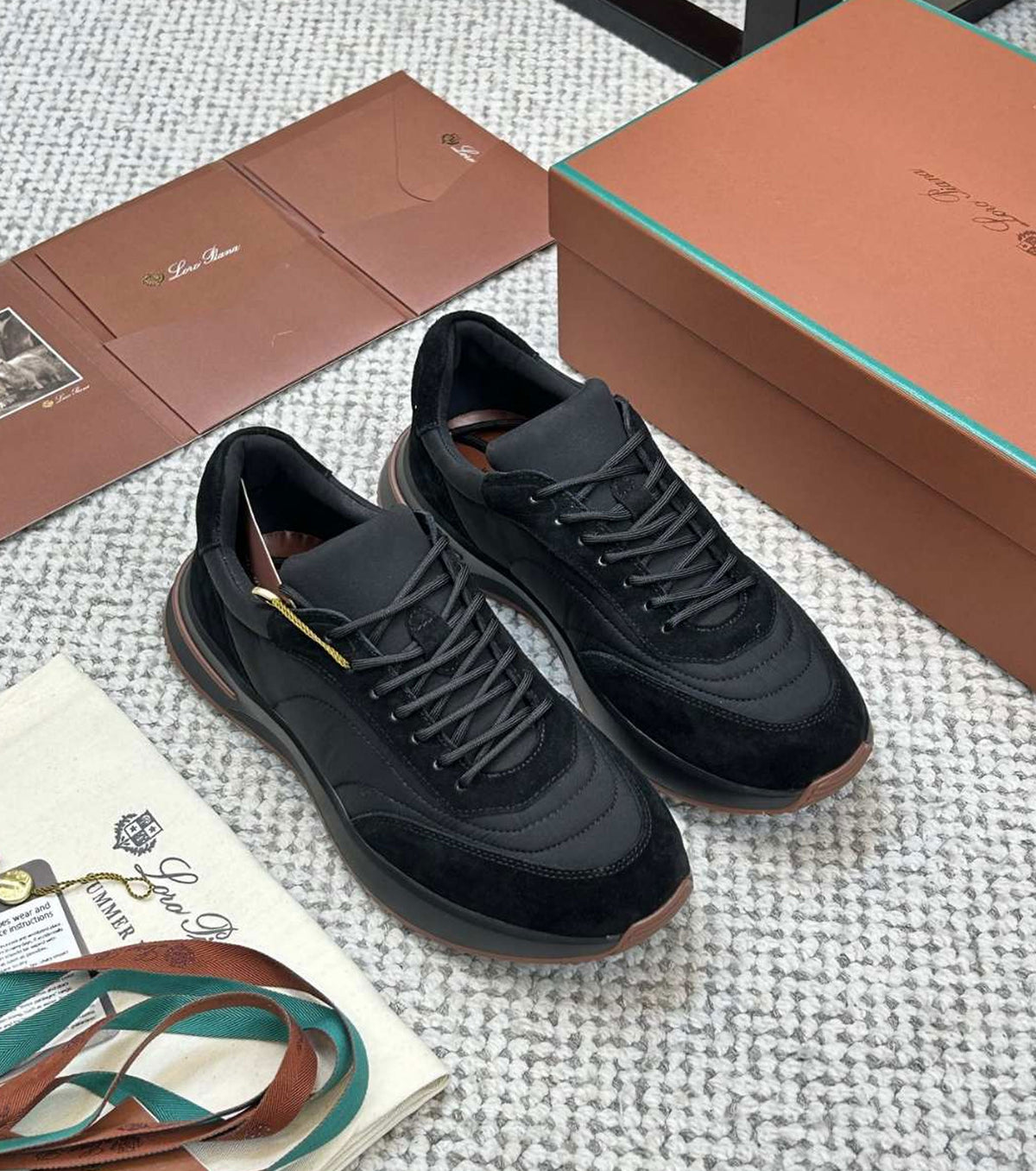 Велурени маратонки