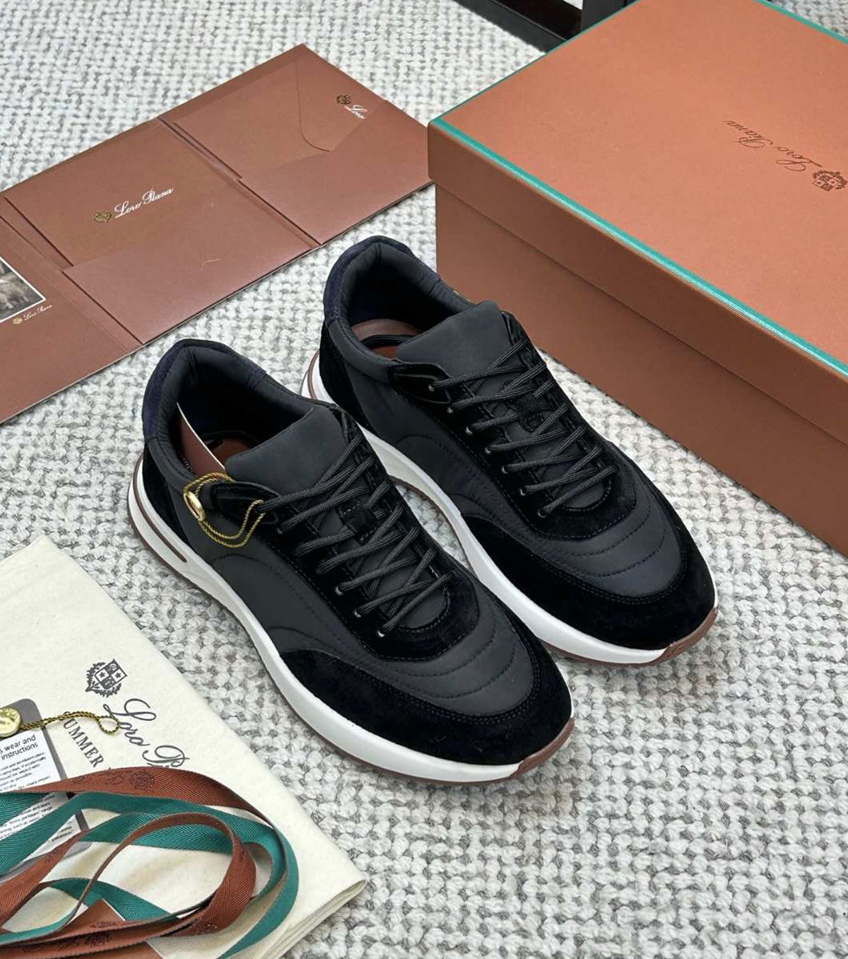 Велурени маратонки