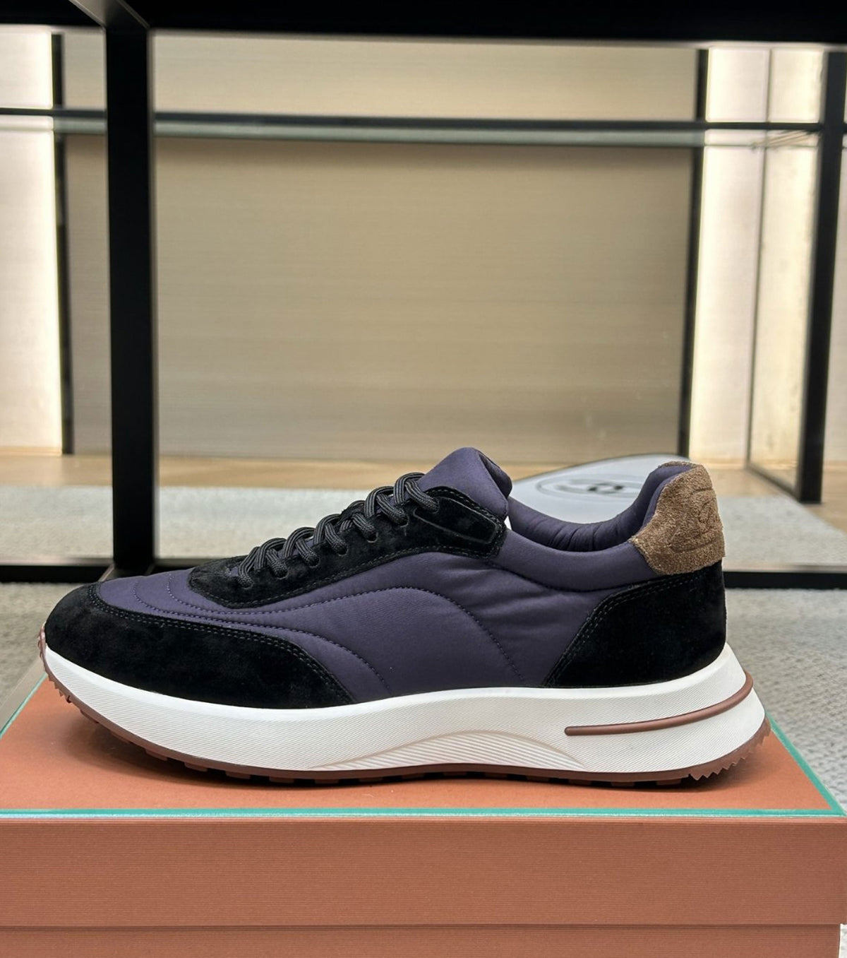 Велурени маратонки