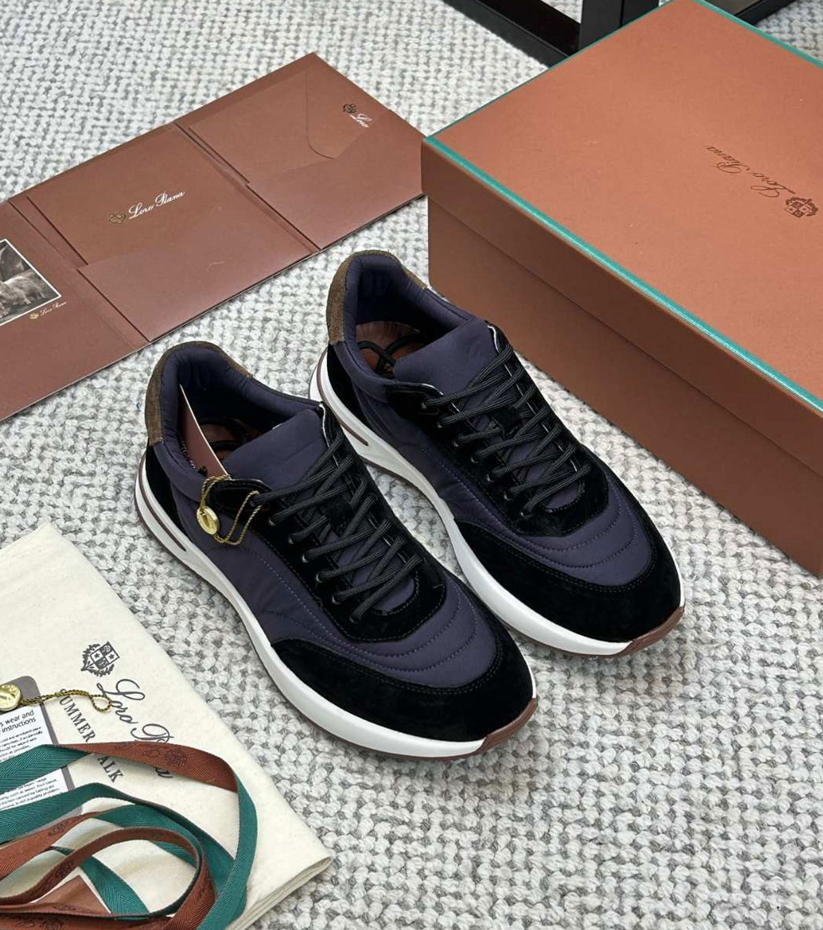 Велурени маратонки