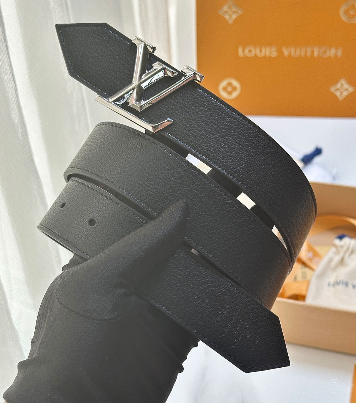 Кожен двустранен колан