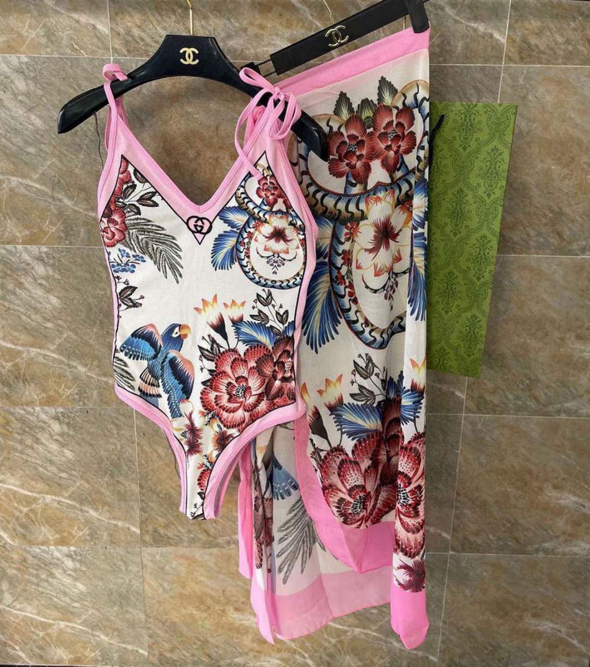 БАНСКИ КОСТЮМ