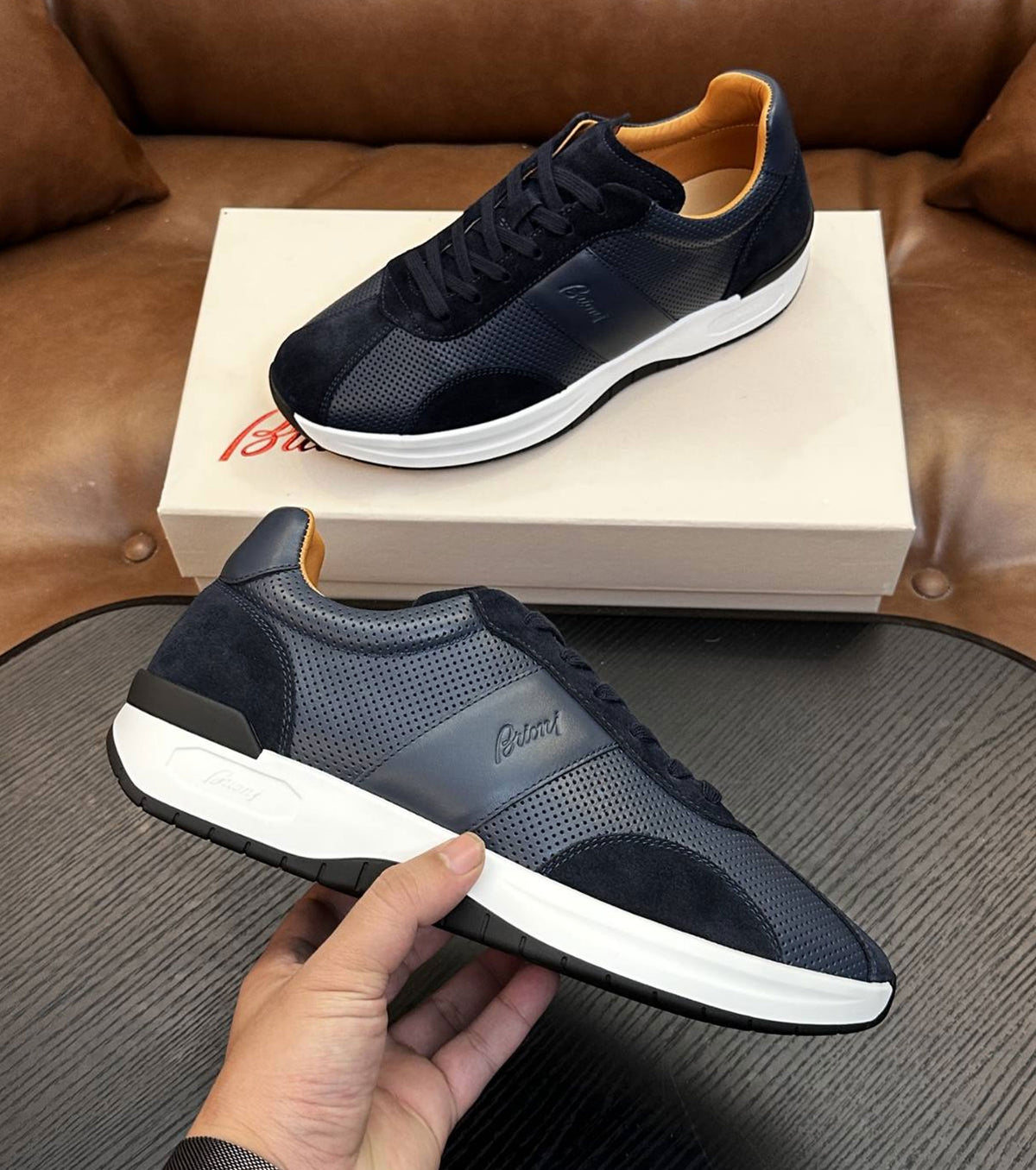 Leather sneaker
