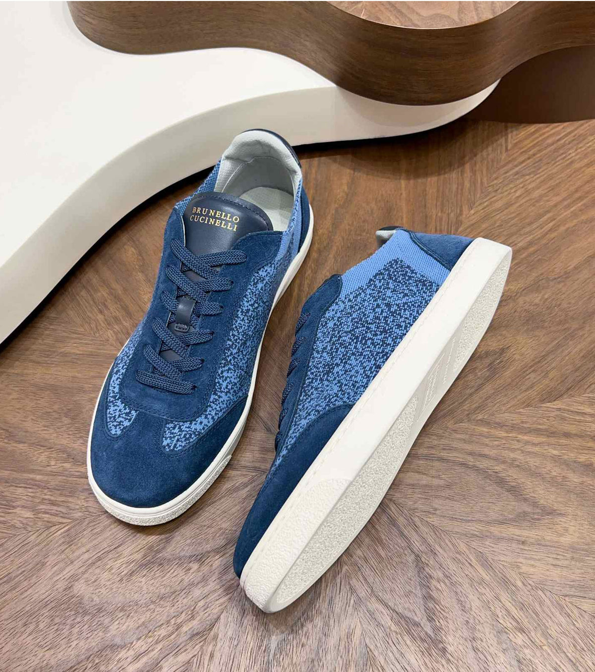 Low top sneakers
