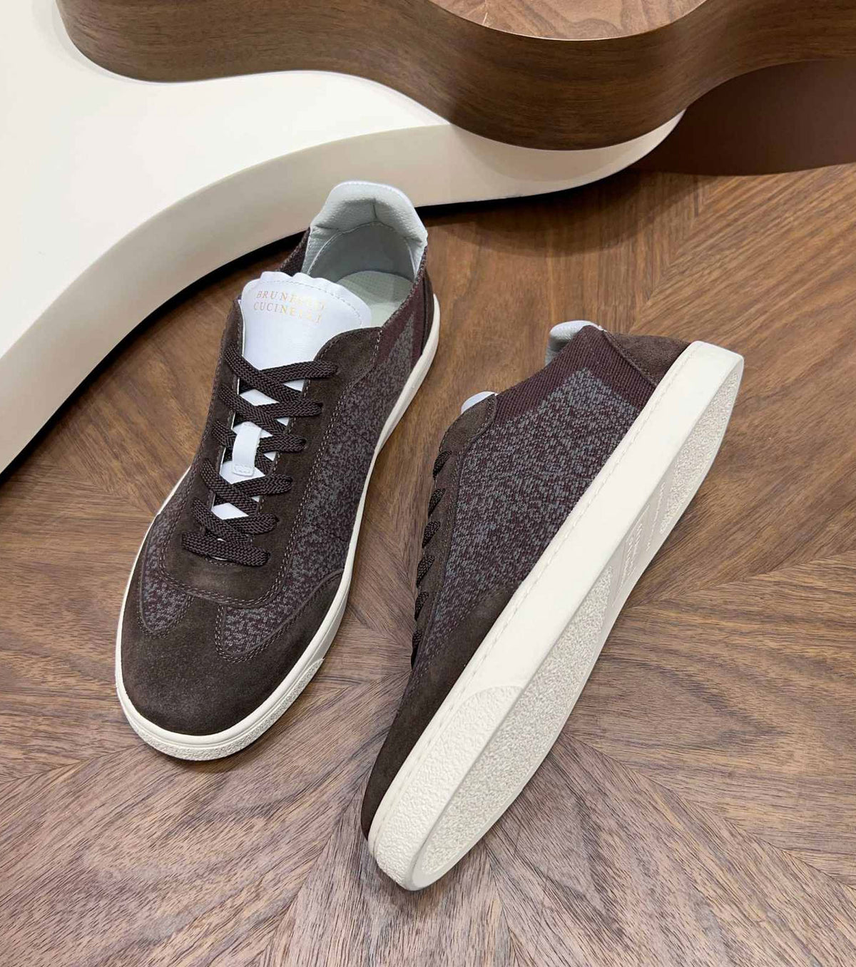 Low top sneakers