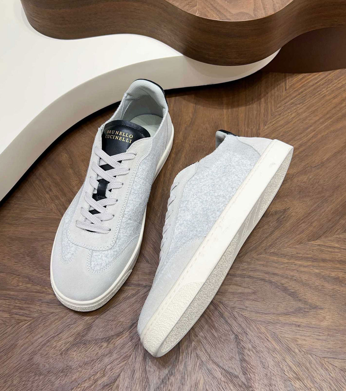 Low top sneakers