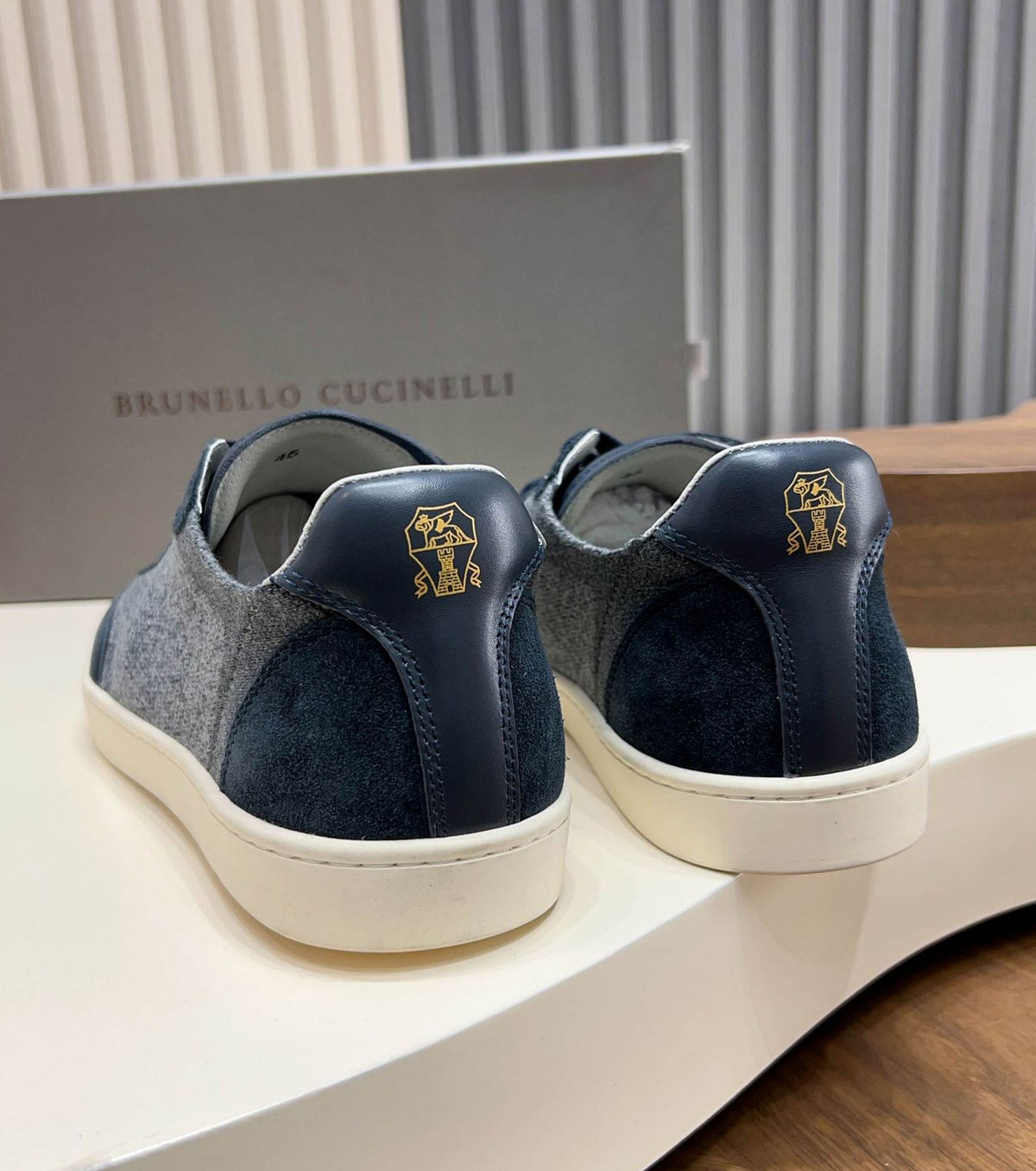 Low top sneakers