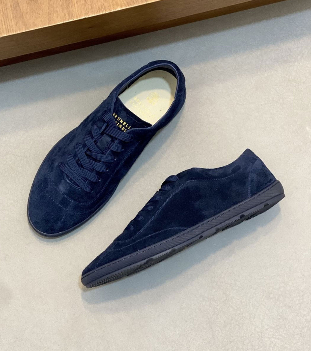 Low top sneakers