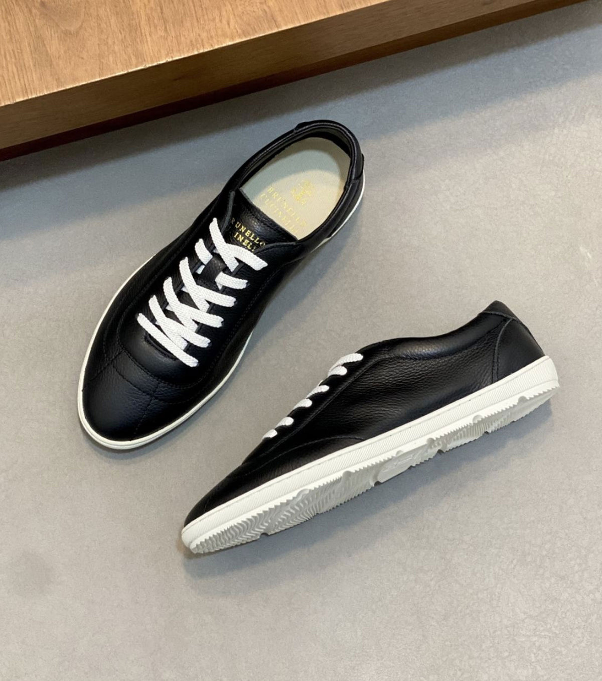 Low top sneakers