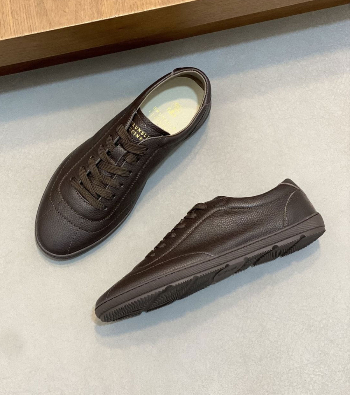 Low top sneakers