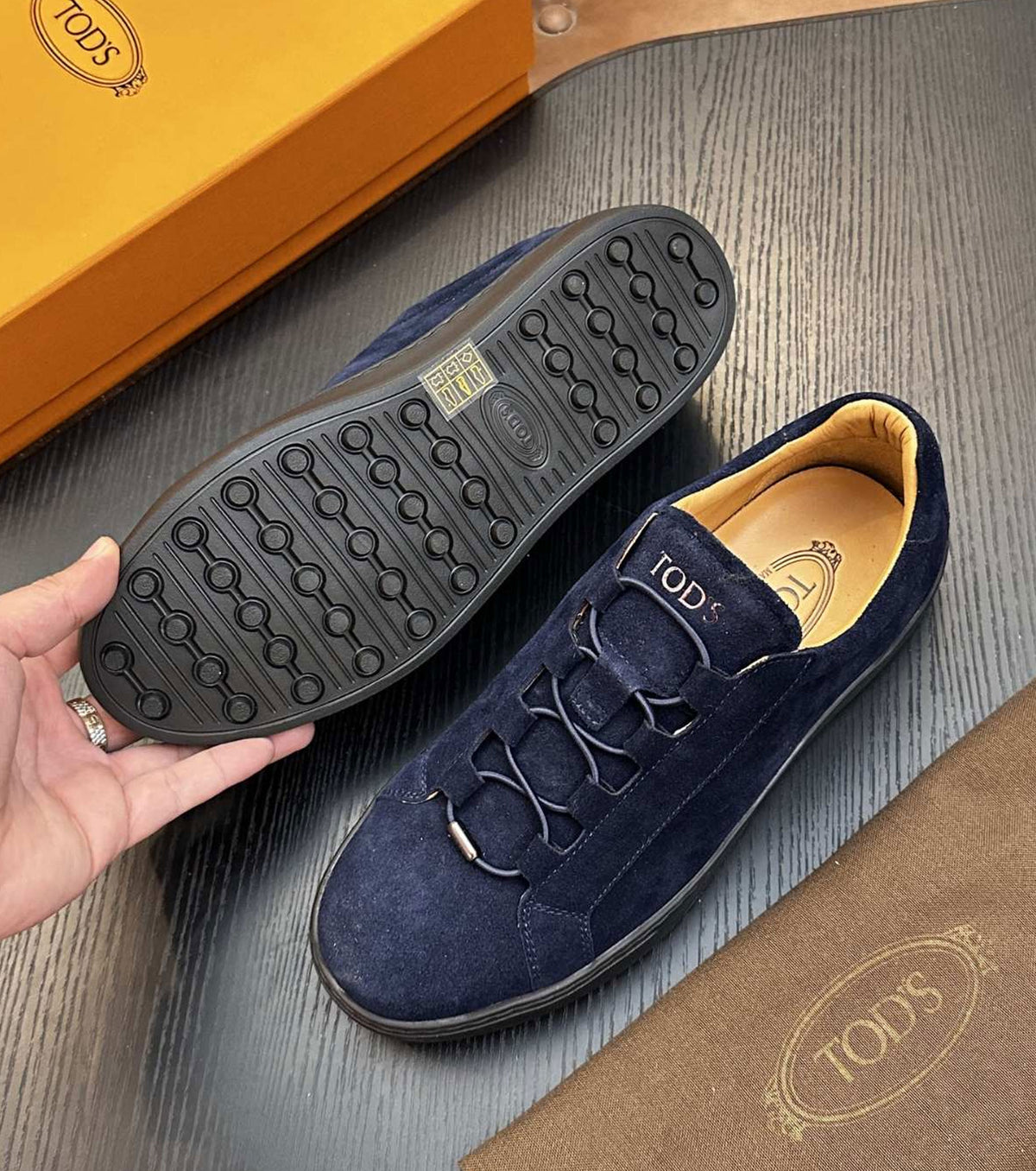 Leather sneakers