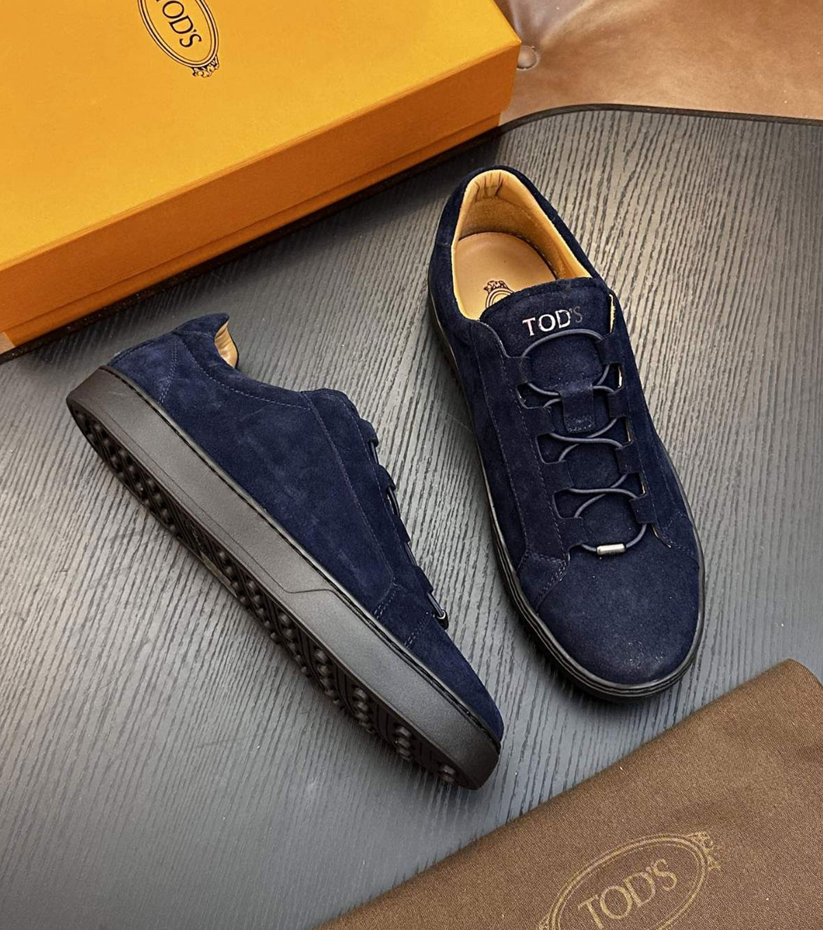 Leather sneakers