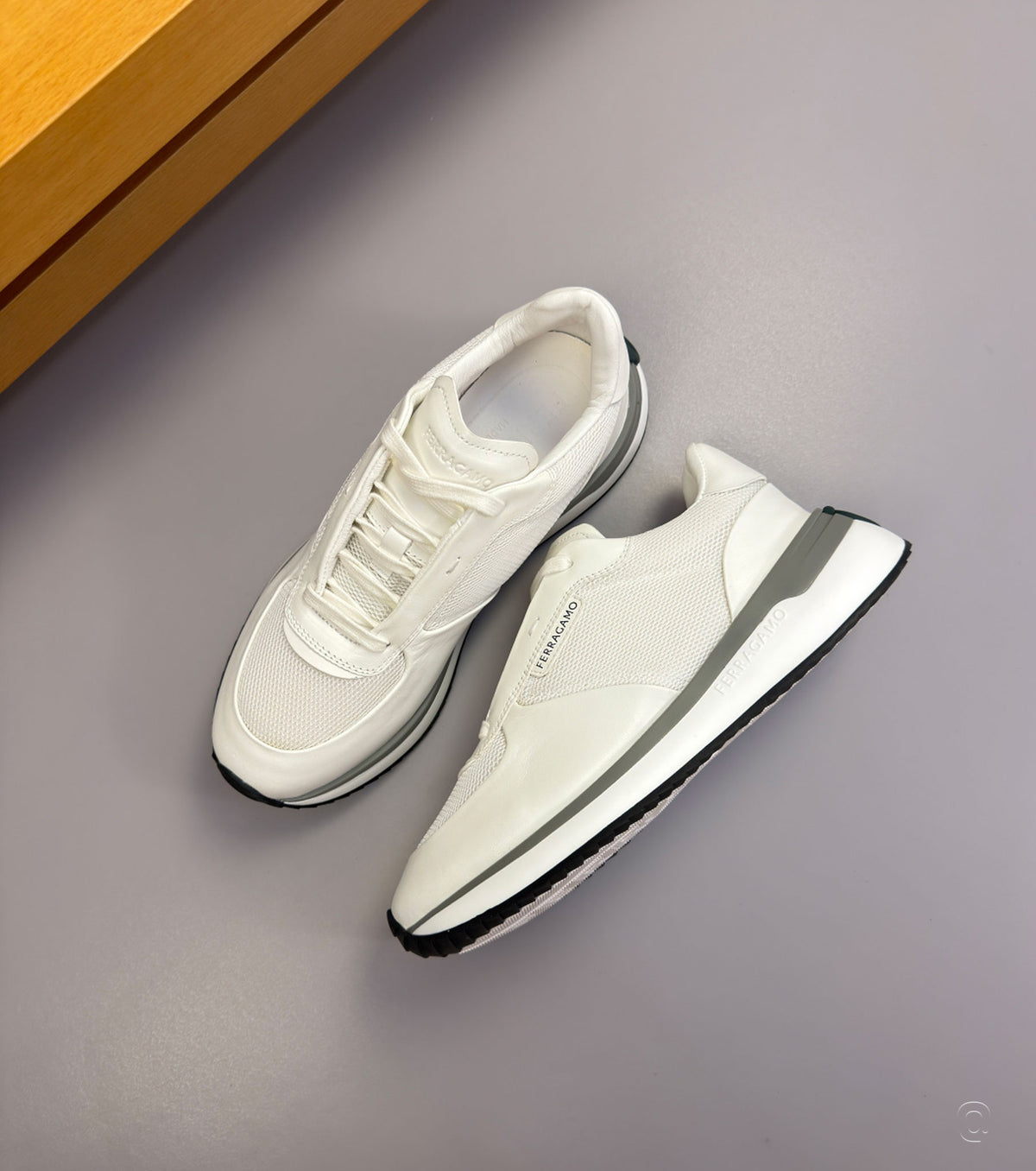 Low cut sneaker