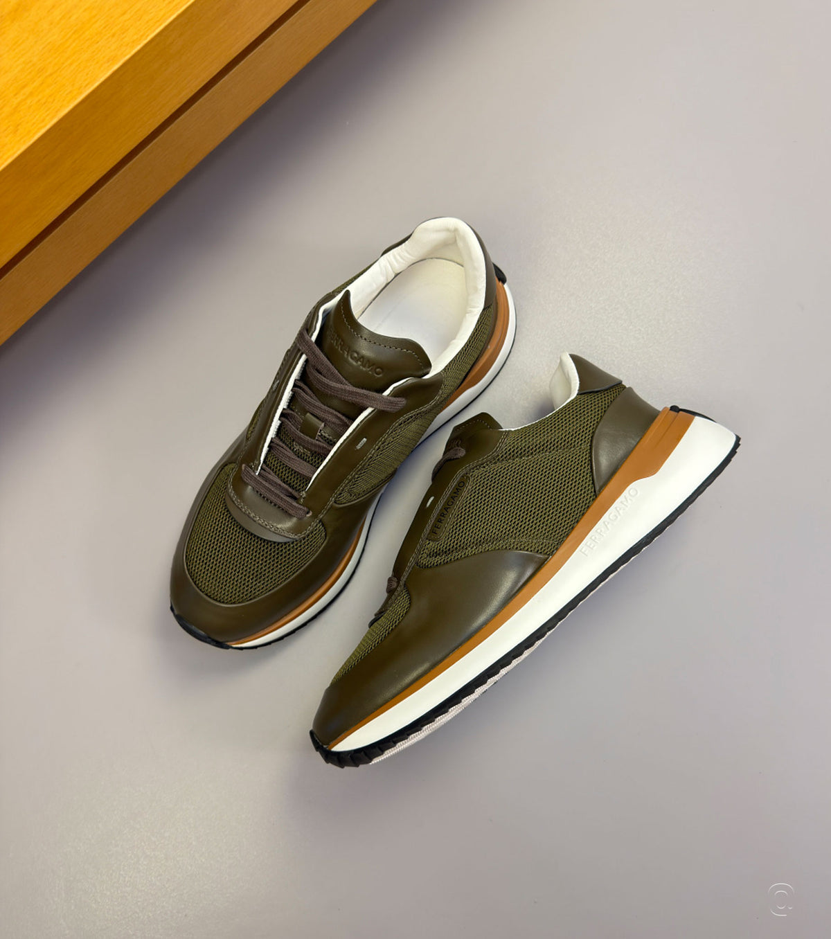 Low cut sneaker