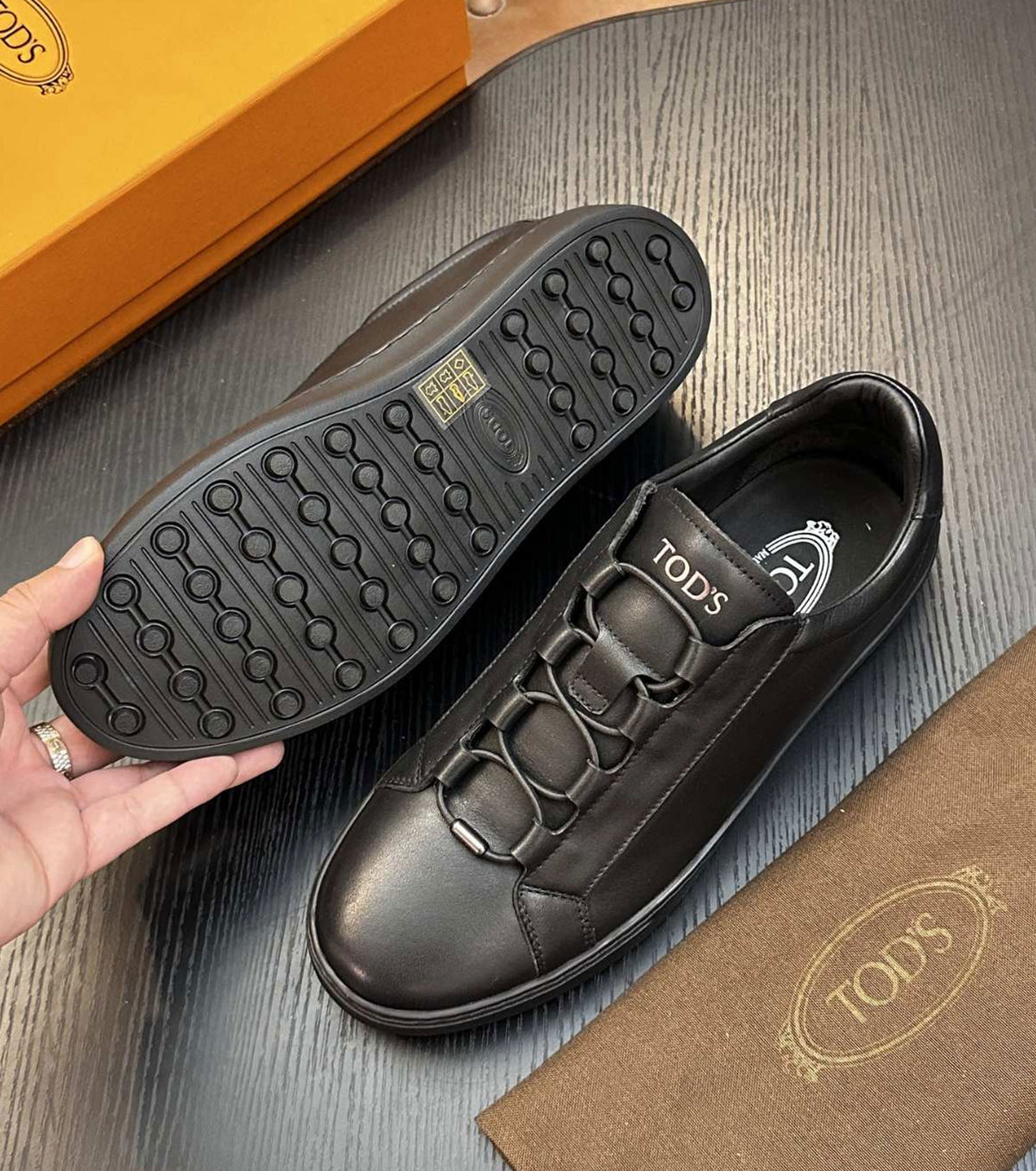 Leather sneakers