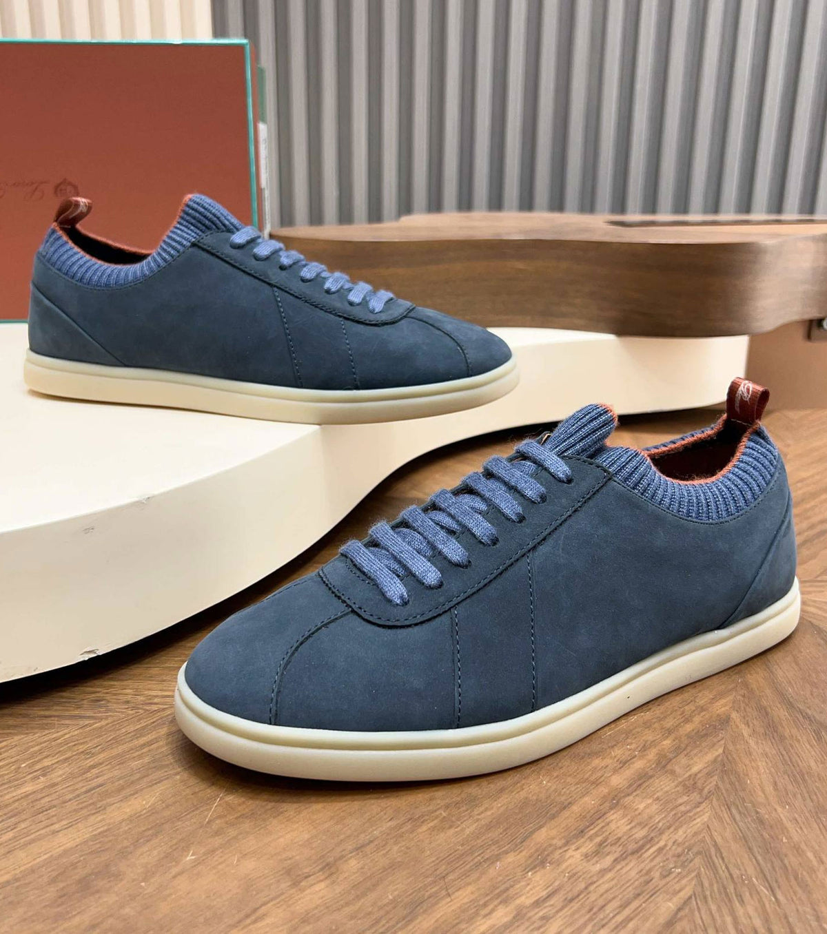 Soho Walk Sneakers