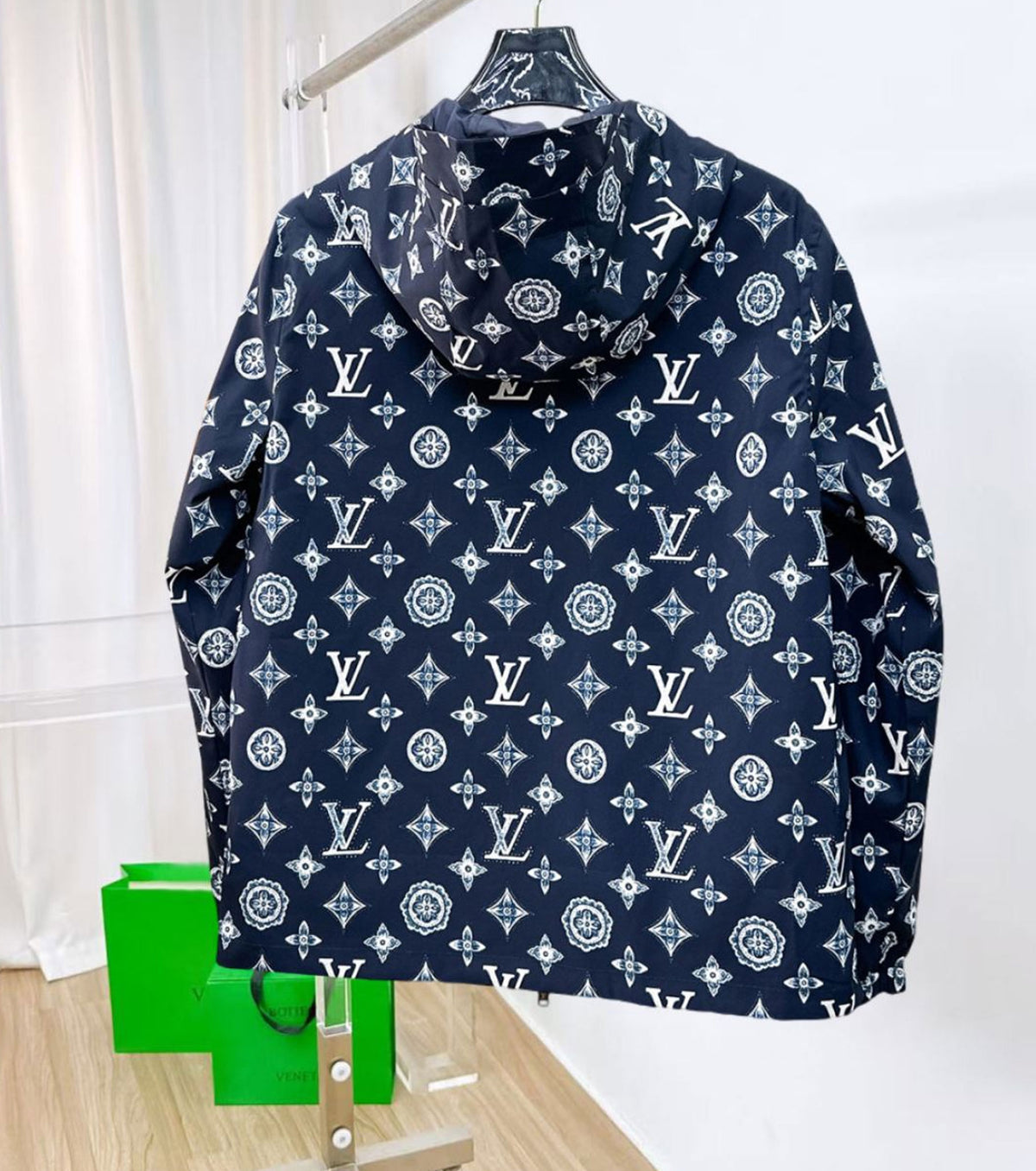Двулицево преходно яке