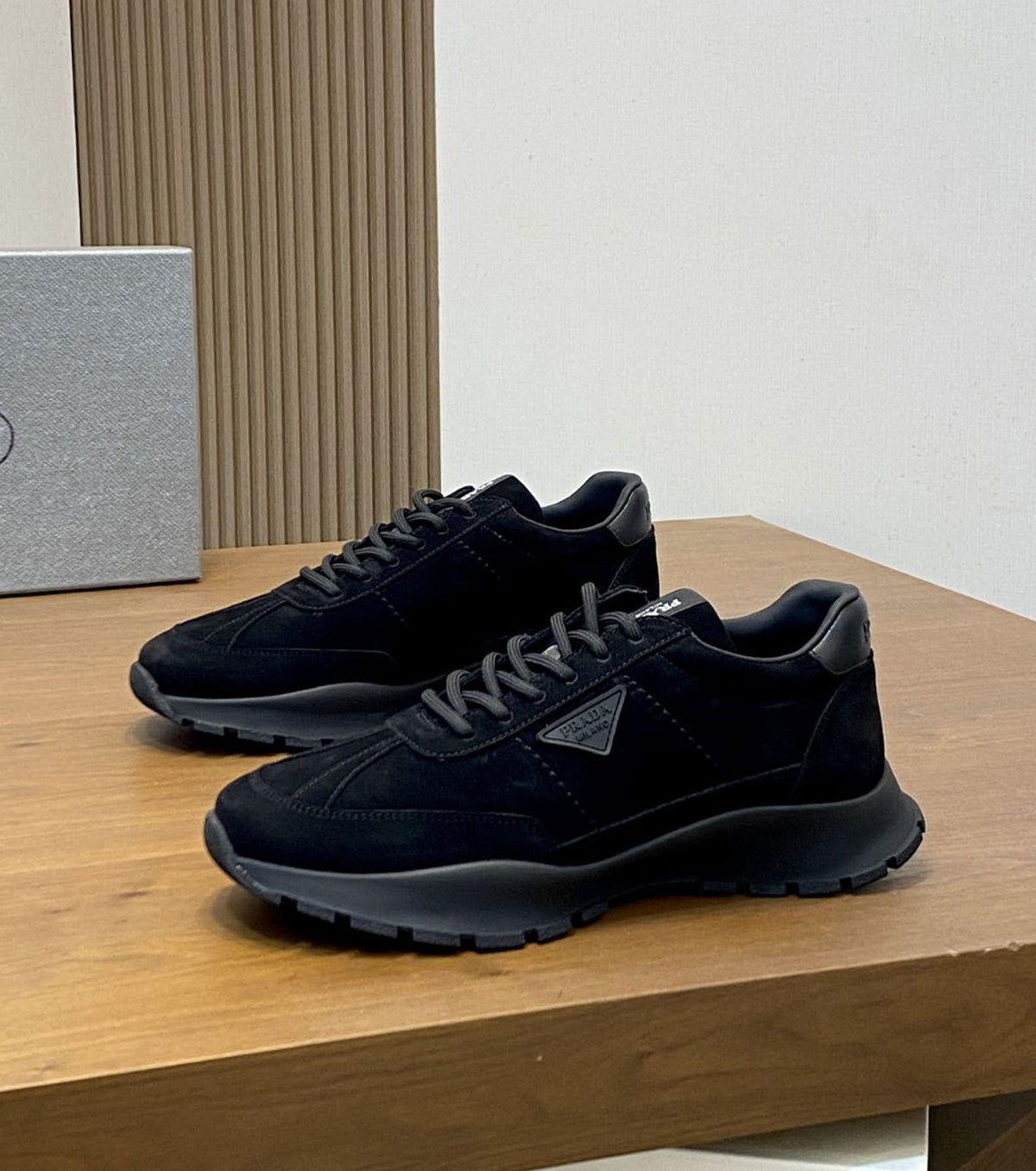 Suede sneaker