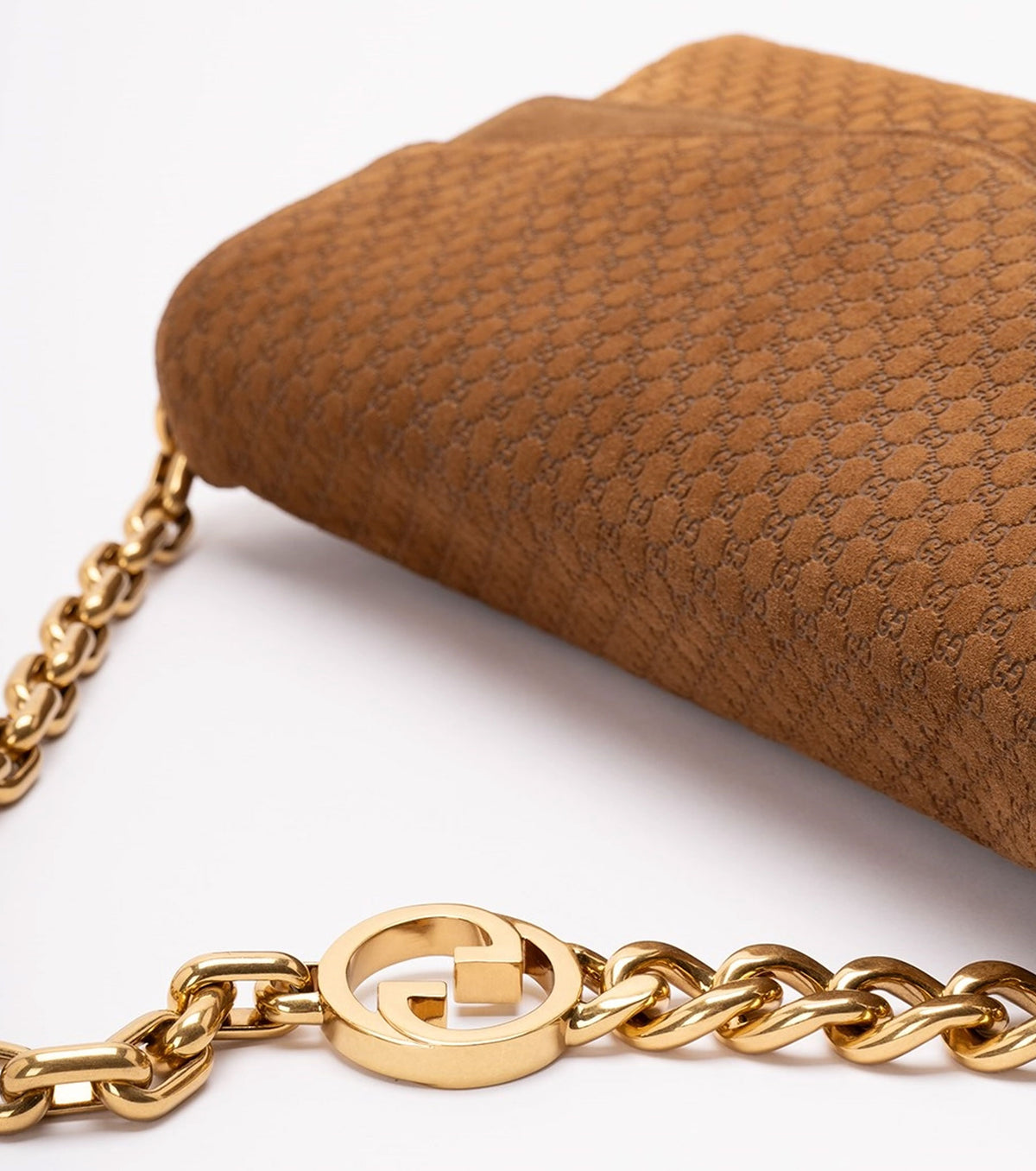 Shoulder bag with chain