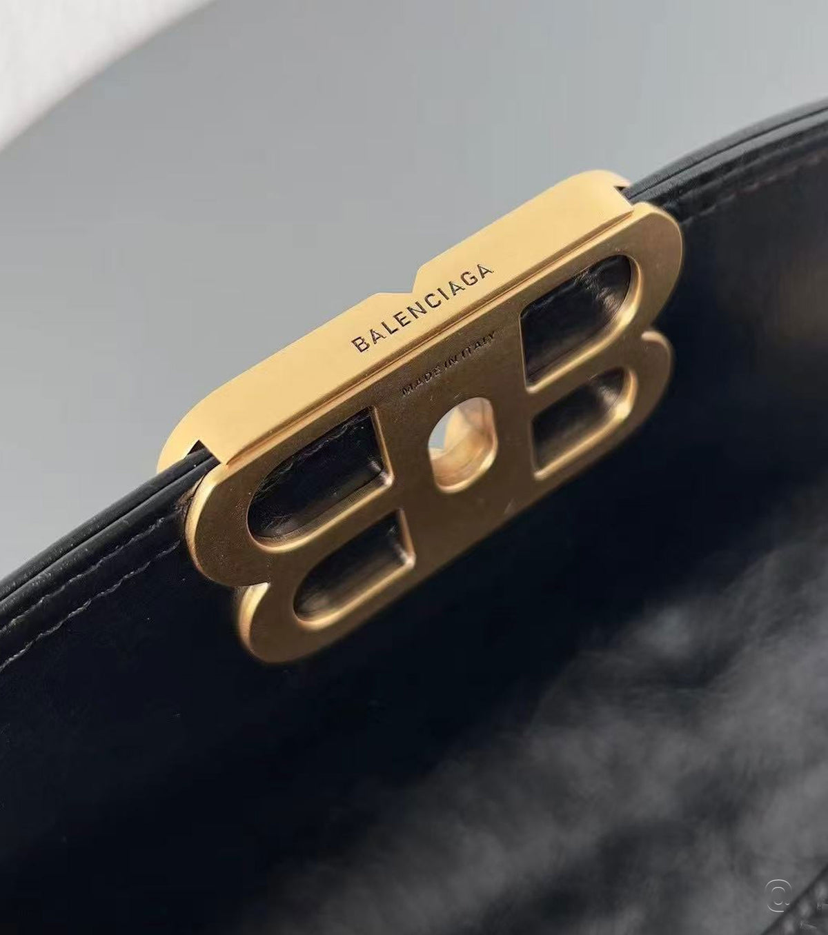 BB Soft Medium Flap leather shoulder bag