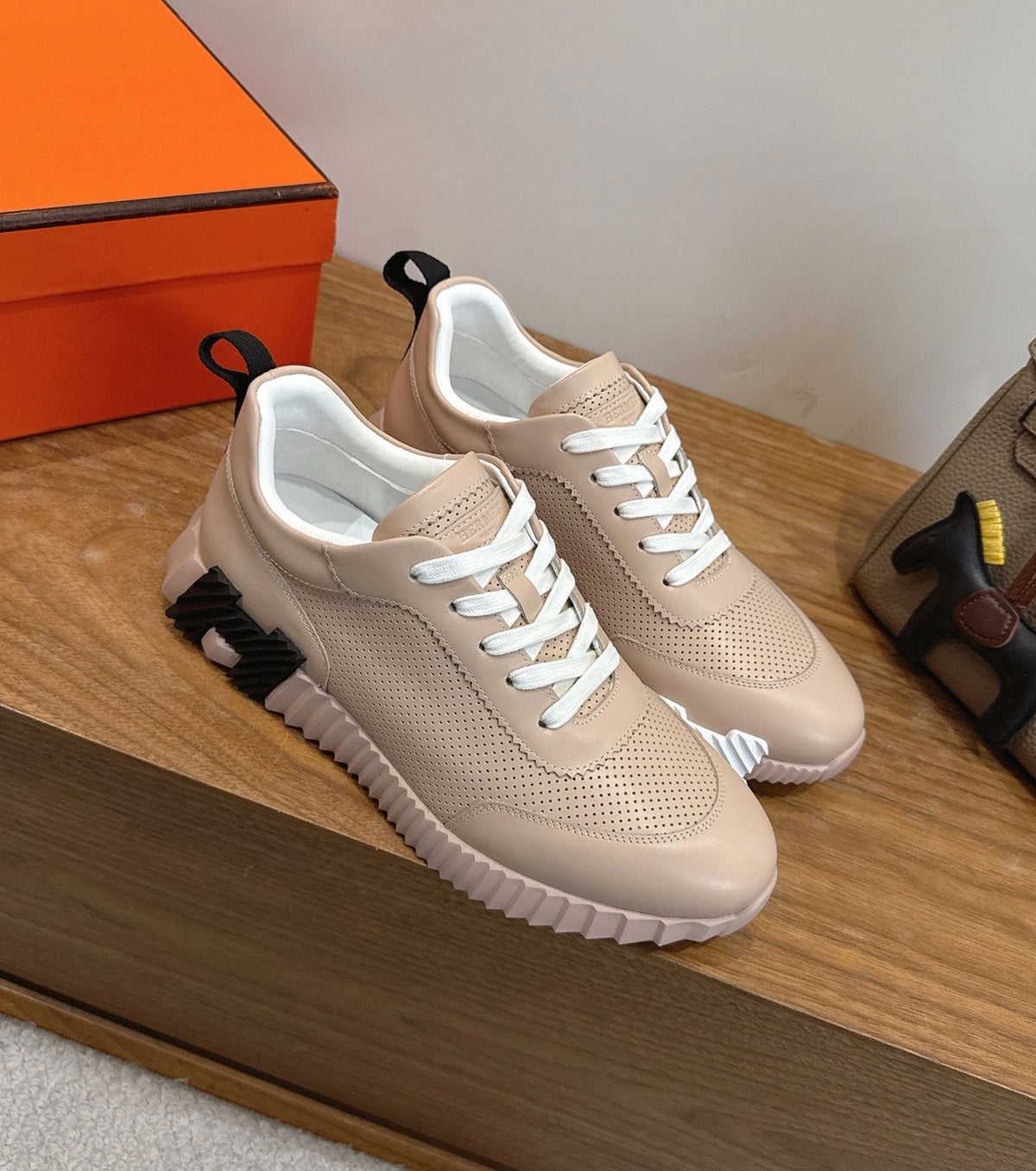 Bouncing sneaker
