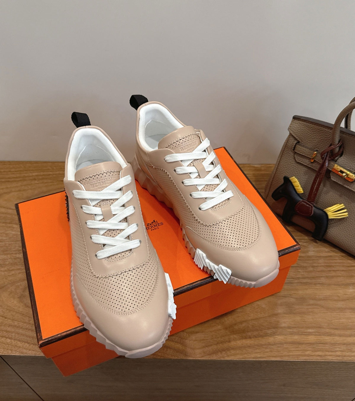 Bouncing sneaker