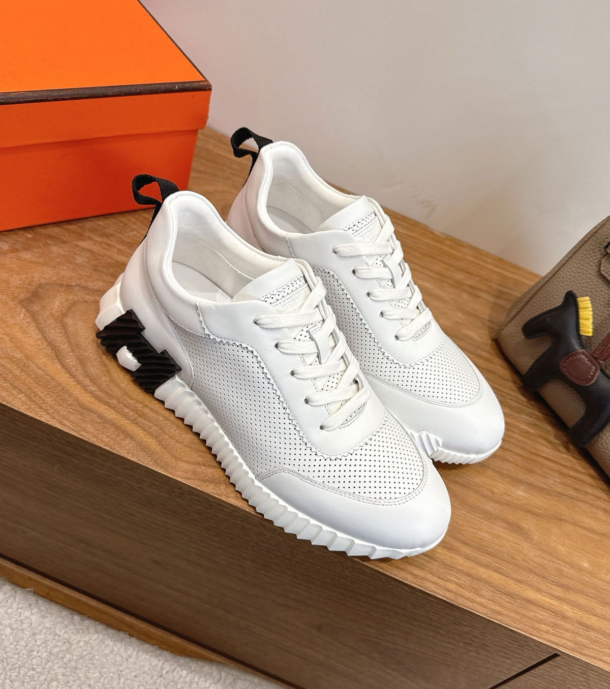 Bouncing sneaker