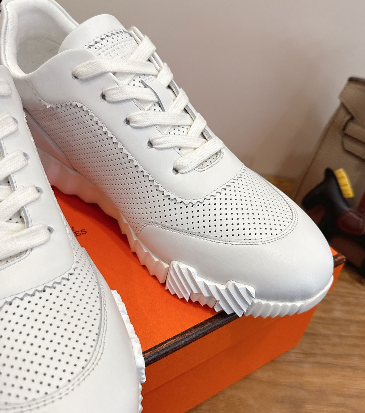 Bouncing sneaker