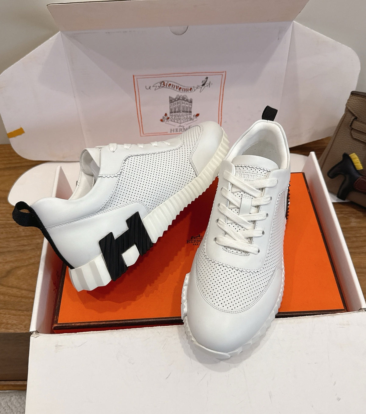 Bouncing sneaker