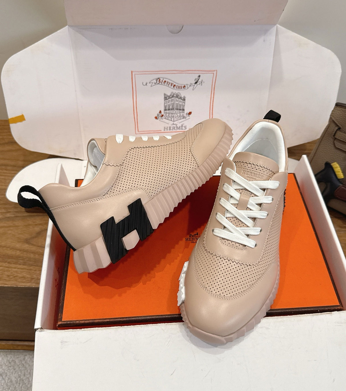 Bouncing sneaker