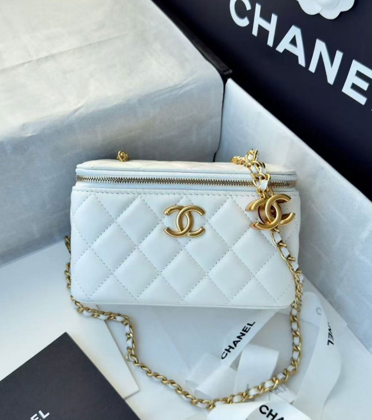 Vanity with Chain