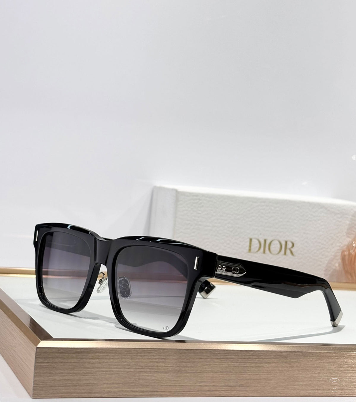 Tailoring SUNGLASSES