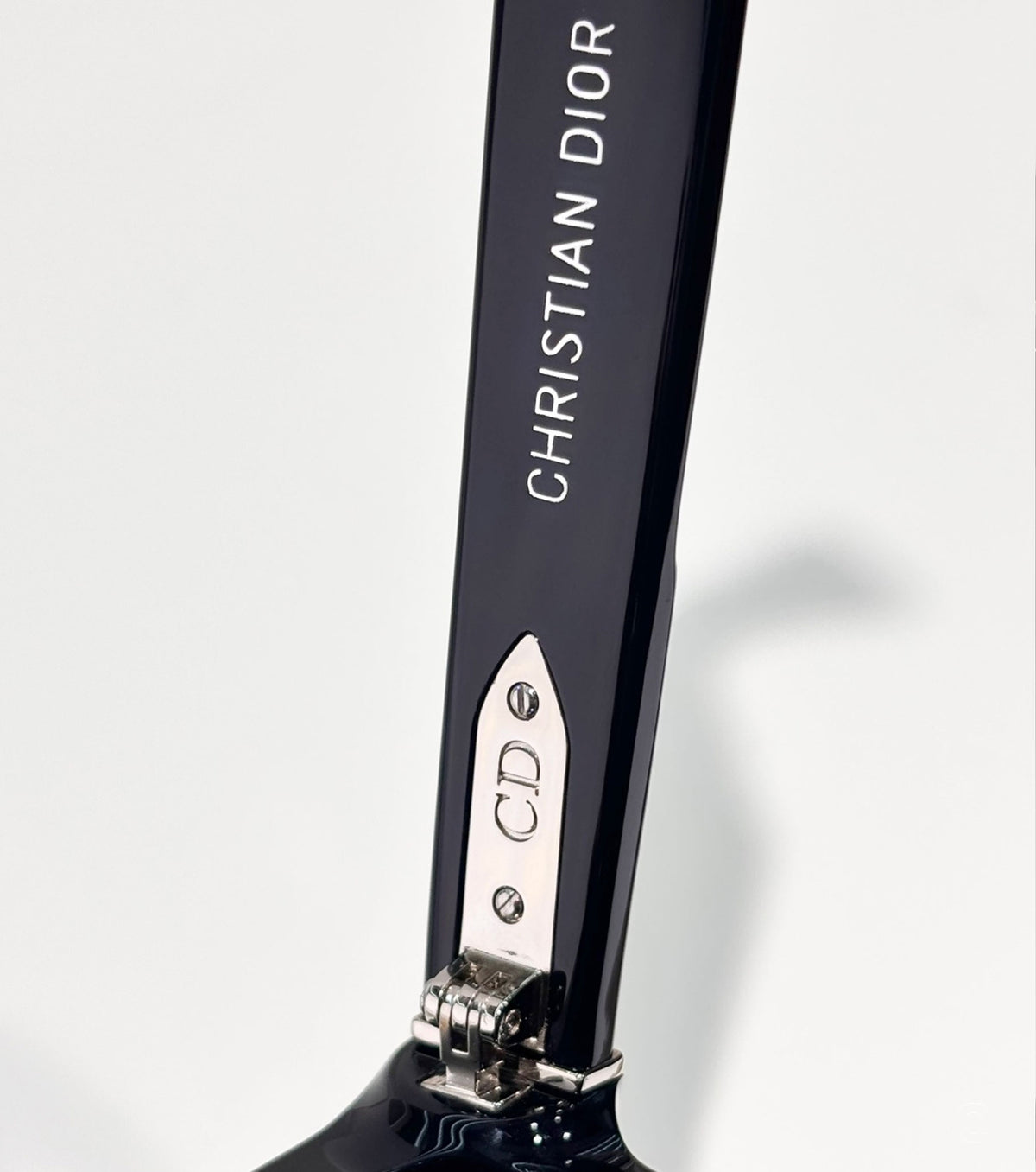 Tailoring SUNGLASSES