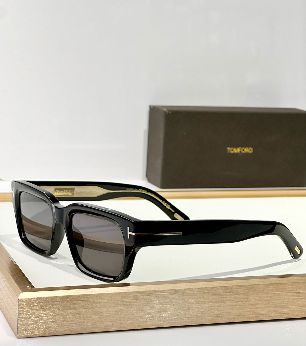 ICON RECTANGULAR SUNGLASSES