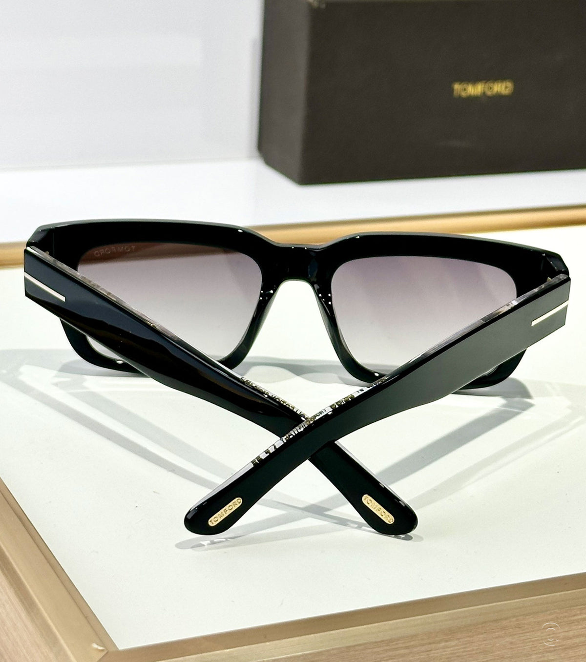ICON RECTANGULAR SUNGLASSES
