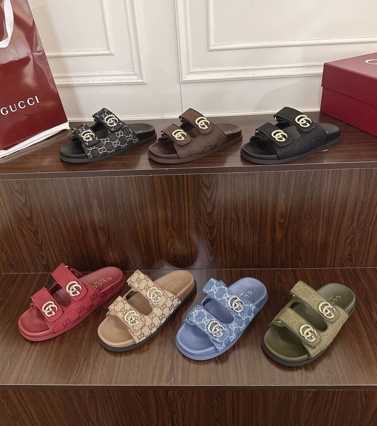 Sandal with double G