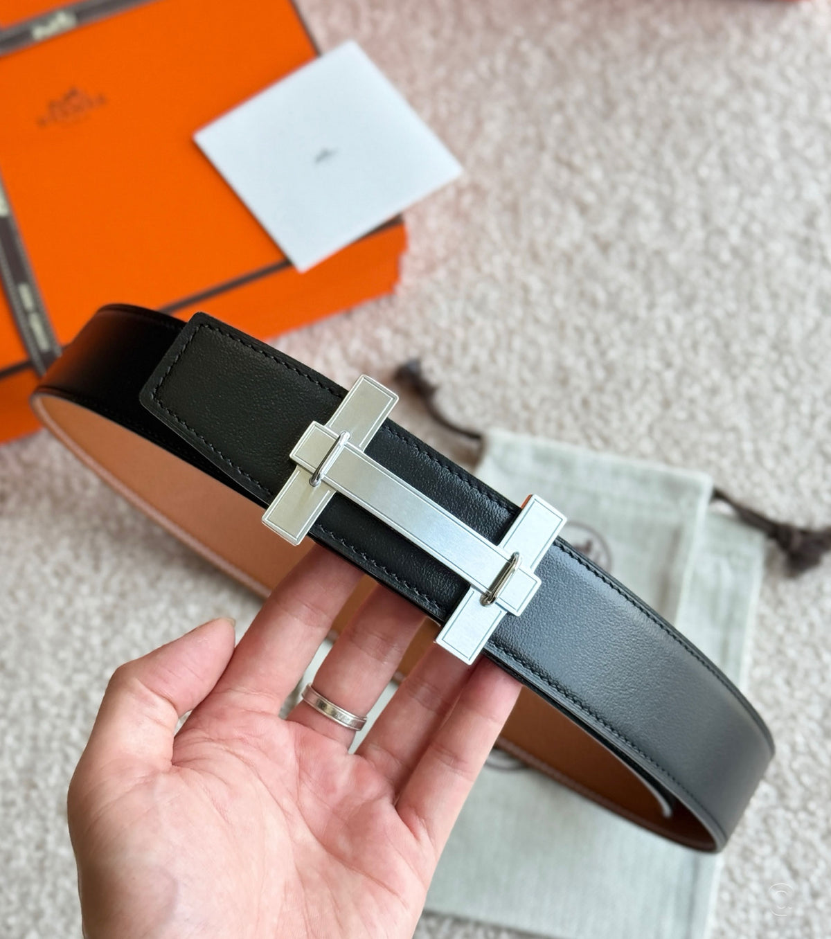 H Jumping belt buckle