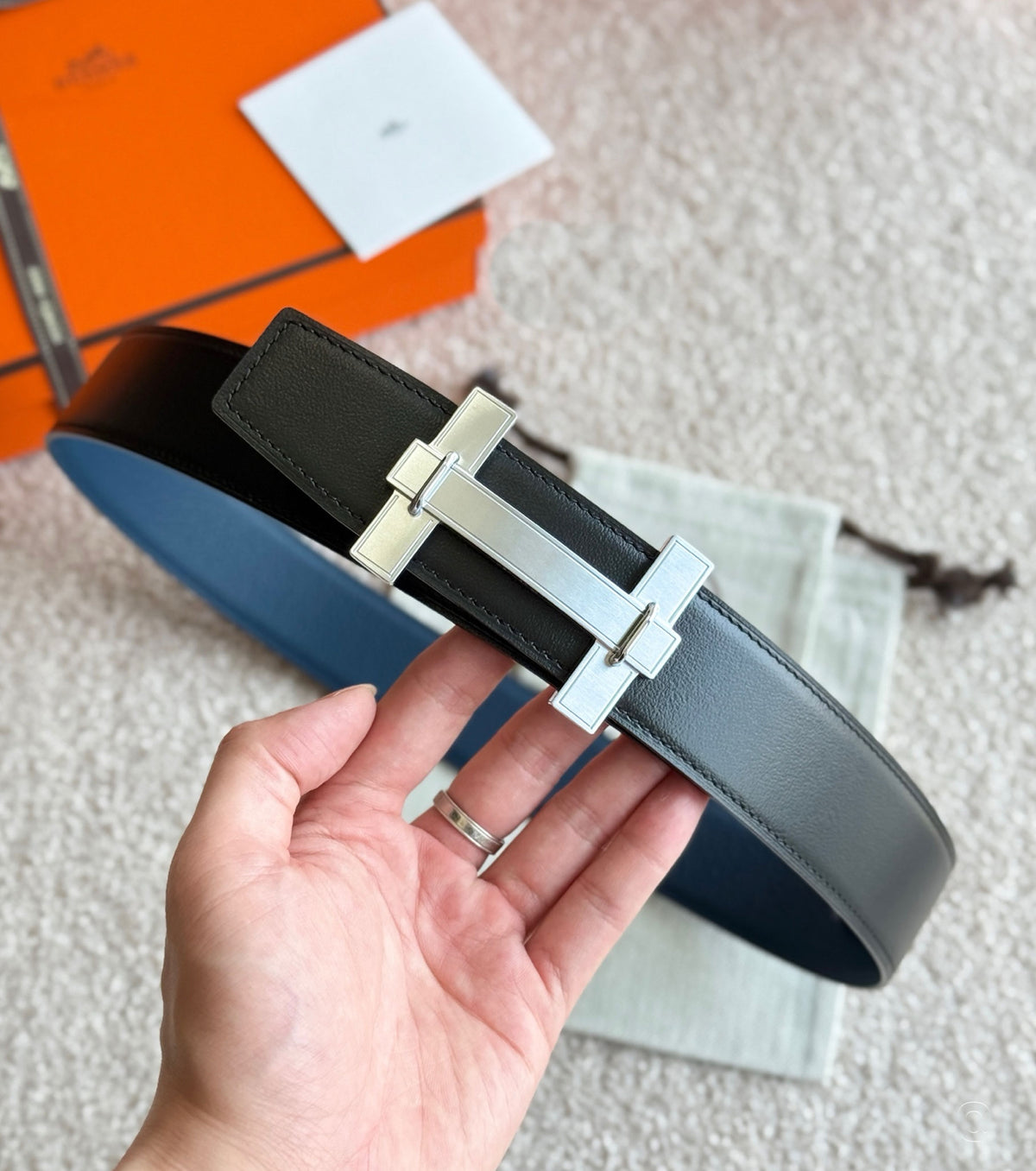 H Jumping belt buckle