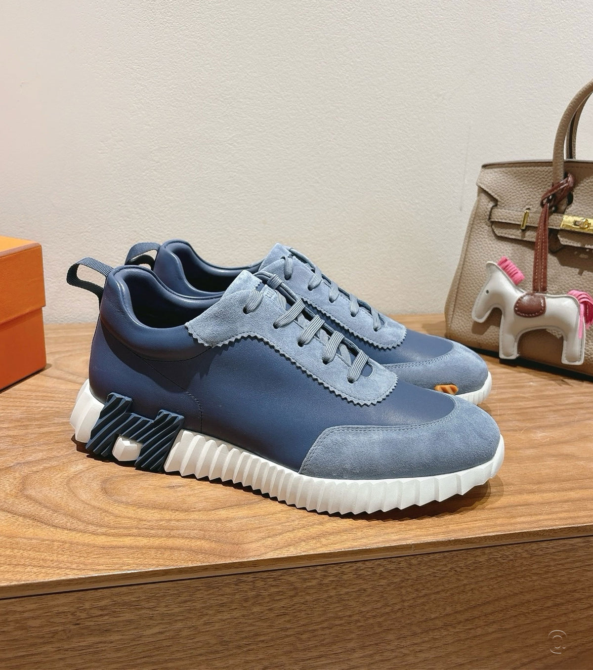 Bouncing sneaker