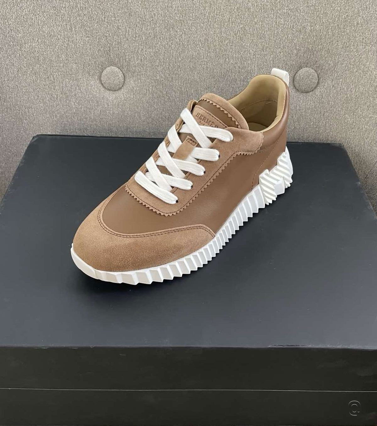Bouncing sneaker