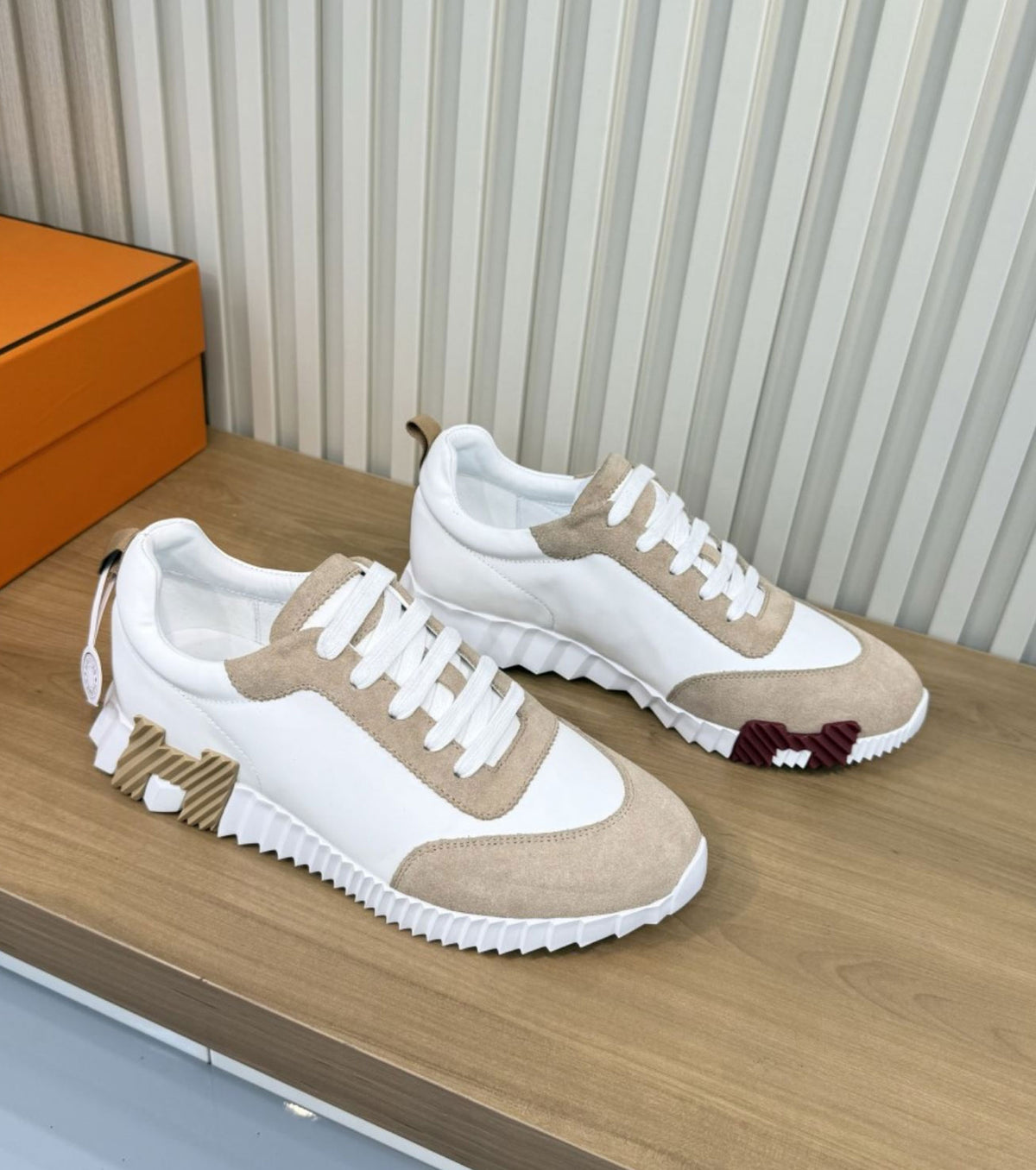 Bouncing sneaker