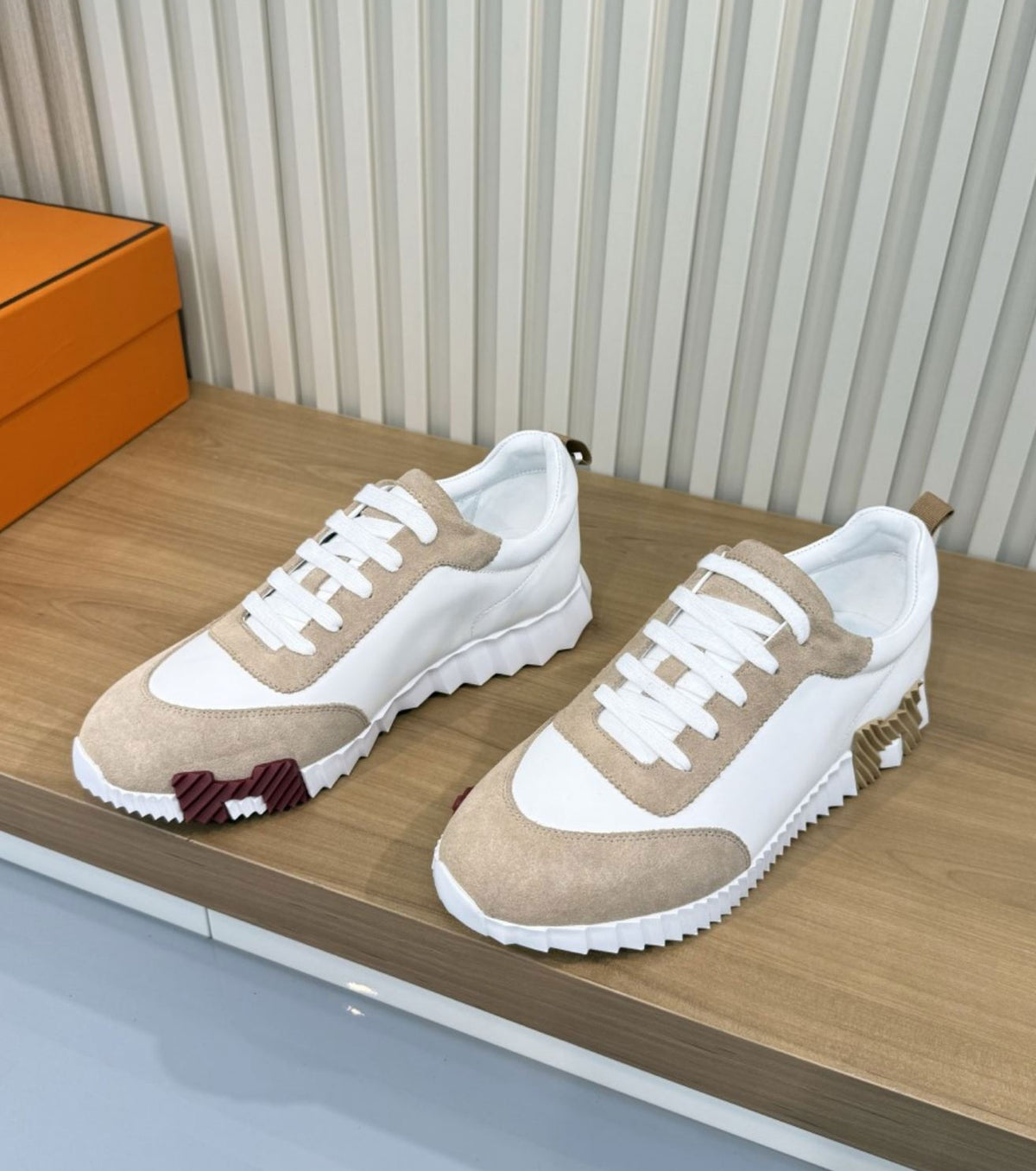 Bouncing sneaker