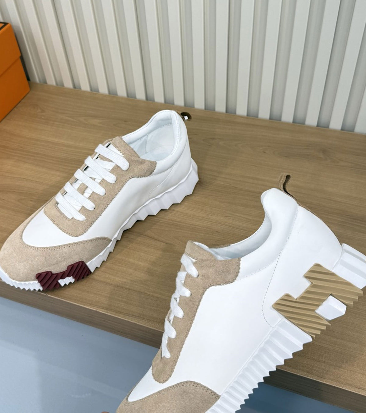 Bouncing sneaker