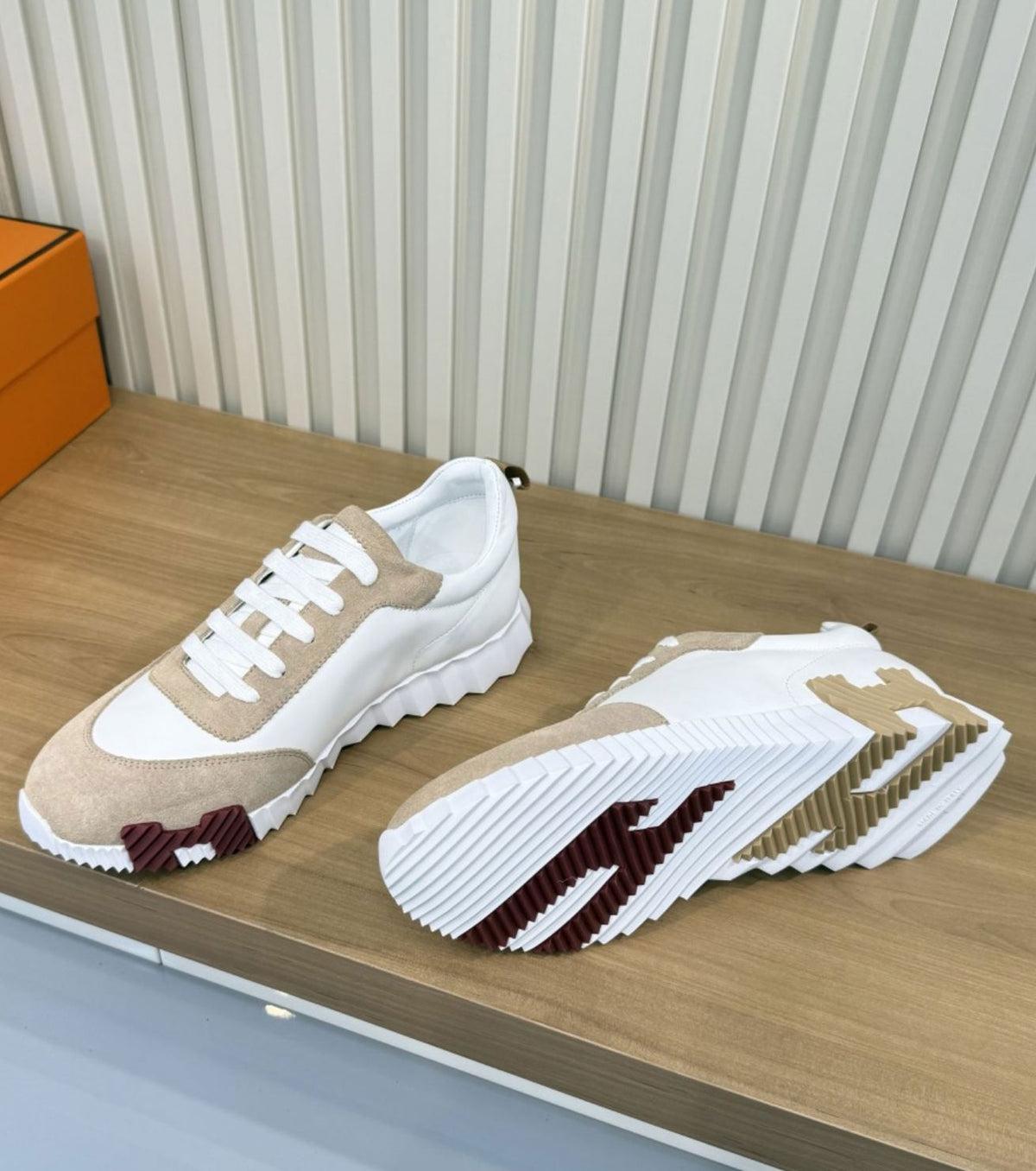 Bouncing sneaker