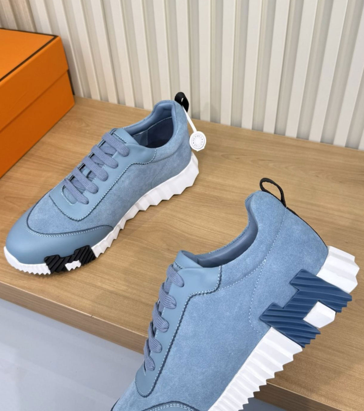 Bouncing sneaker