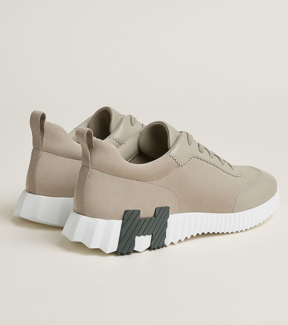 Bouncing sneaker